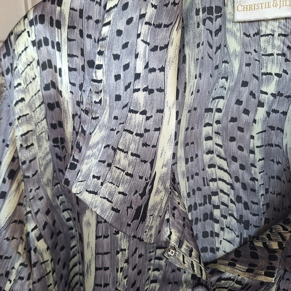 Satiny Plus Sz2X Blouse Lavender/Gray Print Long Sleves Wide Collar/Cuffs - Picture 9 of 10